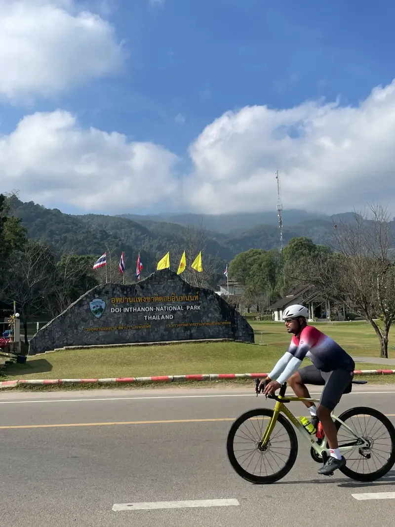 15 more kilometers to reach the summit of Doi Inthanon!